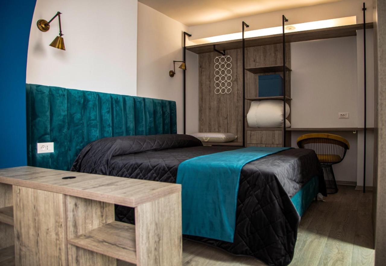 Lucas Central Premium Studios Tirana Extérieur photo