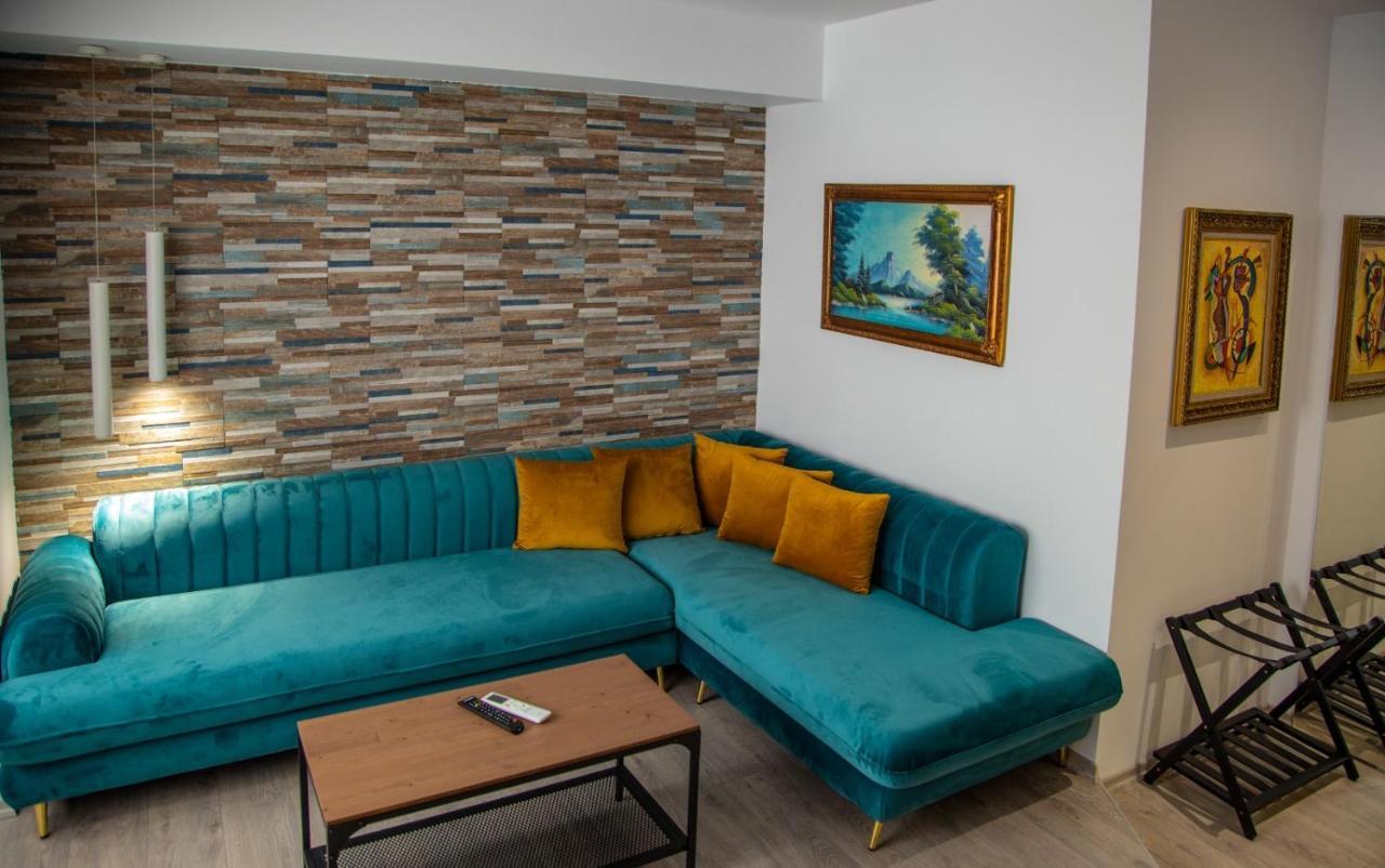 Lucas Central Premium Studios Tirana Extérieur photo